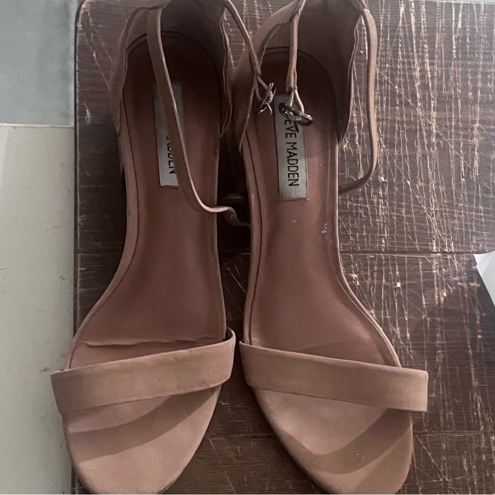 Steve Madden Tan Heels Elegant Design